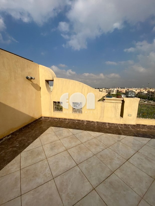 Penthouse for sale in South Academy / B